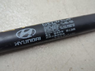 Амортизатор капота левый, ориг. номер 811612M000, Hyundai Genesis coupe 2008-2011