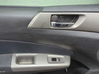 Стекло боковой двери левое переднее, ориг. номер 61011SC010, Subaru Forester (S12) 2007-2011
