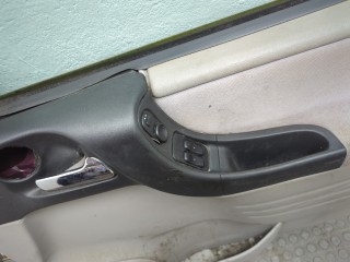 Стекло боковой двери правое переднее, Opel Zafira 1999-2003