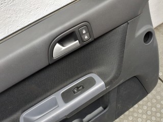 Стекло боковой двери левое переднее, Volvo S40 2003-2007