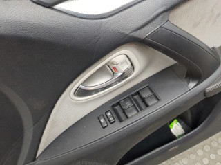Стекло боковой двери правое переднее, Toyota Avensis 3 2015-2018