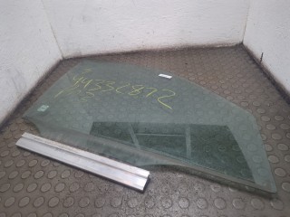Стекло боковой двери правое переднее Mercedes ML W163 2001-2005