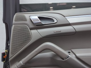 Стекло боковой двери правое заднее, Porsche Cayenne 2010-2014