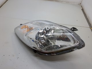 Фара (передняя) правая, ориг. номер 811300D340, Toyota Yaris 2005-2009