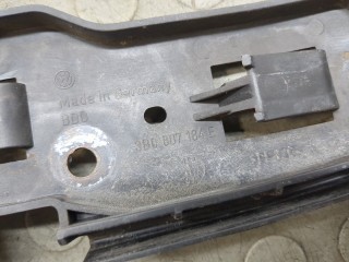 Кронштейн бампера правый передний, Volkswagen Passat 2000-2005