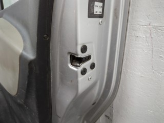 Стекло форточки двери правое переднее, ориг. номер 768301999R, Renault Trafic 2006-2014