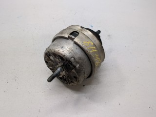 Подушка крепления двигателя Volkswagen Passat 5 1996-2001
