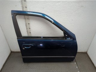 Стекло боковой двери правое переднее Nissan Primera 1996-2000
