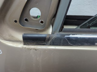 Стекло боковой двери левое переднее, Toyota Sequoia 2000-2004