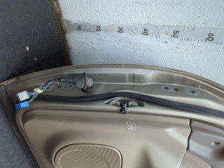 Стекло боковой двери правое переднее, Toyota Sequoia 2000-2004