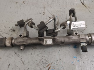 Рампа (рейка) топливная Volkswagen Passat 8 2014-2021