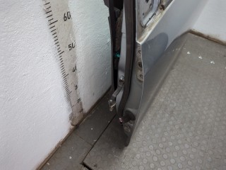 Стекло боковой двери левое переднее, ориг. номер 681200D070, Toyota Yaris 2005-2009