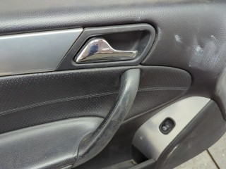 Замок двери левый передний, Mercedes C W203 2004-2008