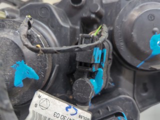 Фара (передняя) правая, ориг. номер 9802221380, Peugeot 208 2012-2016