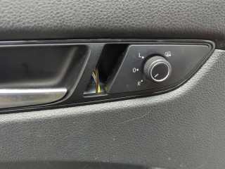 Ручка двери наружная левая передняя, ориг. номер 5N0837885H, 5GM837205A, Volkswagen Passat (USA)