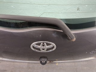 Крышка (дверь) багажника, Toyota Yaris 2005-2009