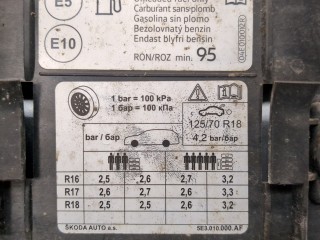 Лючок бензобака, ориг. номер 5E7809909, 5E7809702, Skoda Octavia (A8)