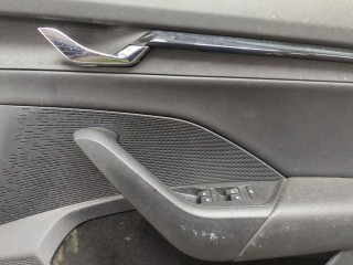 Замок двери правый передний, ориг. номер 5TB837016D, Skoda Octavia (A8)