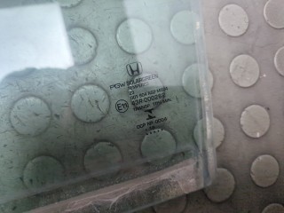 Стекло боковой двери левое заднее, ориг. номер 73450TVAA11, Honda Accord 2015-2019