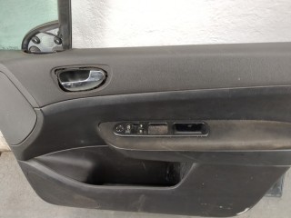 Стекло боковой двери правое переднее, Peugeot 307 2005-2008