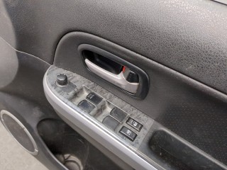 Стекло боковой двери правое переднее, Suzuki Grand Vitara 2008-2012