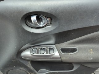Стекло боковой двери правое переднее, Nissan Juke 2010-2014