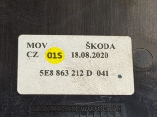 Рамка под кулису, ориг. номер 5E8863212D, Skoda Octavia (A8)