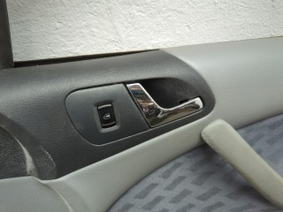 Замок двери правый передний, Skoda Octavia 1996-2000