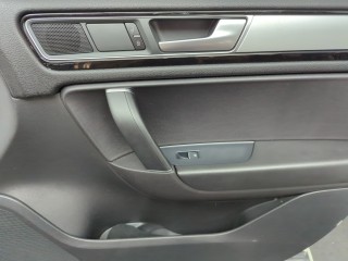 Стекло боковой двери правое переднее, Volkswagen Touareg 2014-2018
