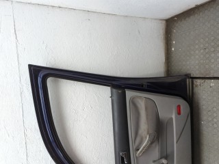 Стекло боковой двери правое переднее, Volkswagen Golf 4 1997-2006