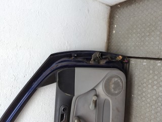 Стекло боковой двери левое переднее, Volkswagen Golf 4 1997-2006