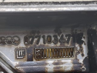 Крышка клапанная ДВС, ориг. номер 077103471L, Audi A8 1994-1999