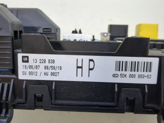 Блок предохранителей, ориг. номер 13220830, Opel Astra 1998-2009