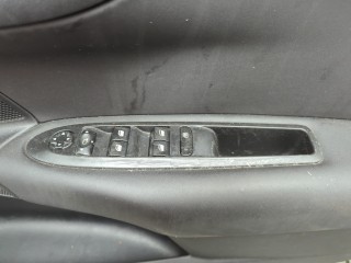 Стекло боковой двери правое переднее, Citroen C4 2004-2014