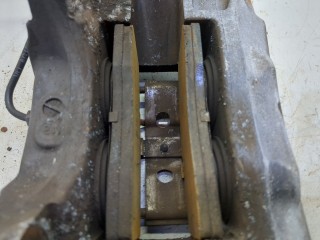 Суппорт правый передний, Volkswagen Touareg 2010-2014