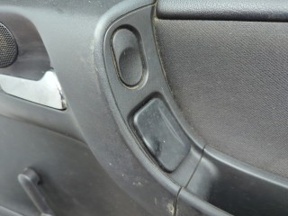 Стекло боковой двери правое заднее, Opel Zafira 2003-2006
