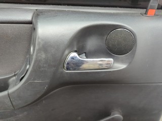 Стекло боковой двери левое заднее, Opel Zafira 2003-2006