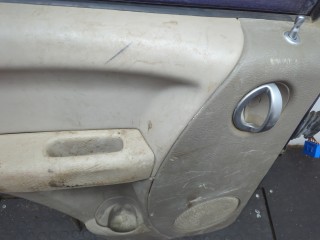 Стекло боковой двери левое заднее, Jeep Liberty 2001-2004