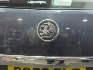 Щеткодержатель левый задний, Opel Zafira B 2005-2008