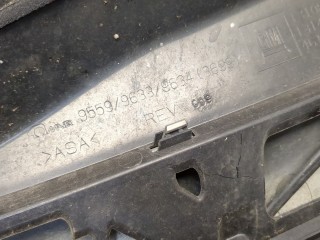 Решетка радиатора, Opel Astra 1998-2009