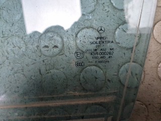 Стекло боковой двери левое переднее, Mercedes C W203 2004-2008
