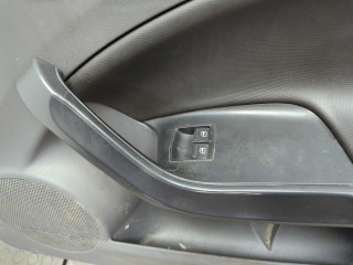 Замок двери правый передний, Seat Ibiza 2008-2012