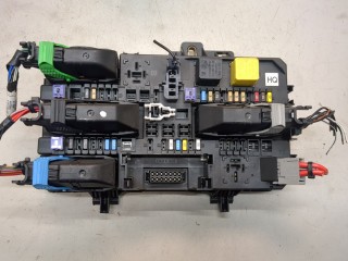 Блок предохранителей Opel Astra 1998-2009, 13220831