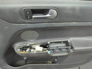 Стекло боковой двери правое переднее, ориг. номер 5M0845202, Volkswagen Golf Plus 2005-2009