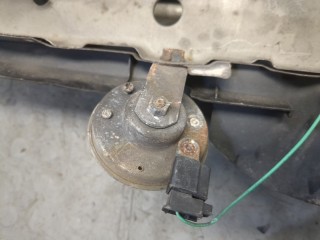 Рамка капота, ориг. номер 532050D901, Toyota Yaris 2009-2012