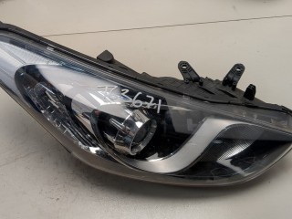 Фара (передняя) правая Hyundai i30 2010-2012, 92102A6030