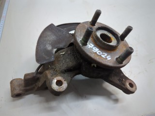 Ступица (кулак, цапфа) левая передняя Mazda 323 2001-2003, B01A33060A