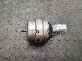 Подушка крепления двигателя левая Audi A4 2000-2006, 1.8 л, бензин, 8E0199379BG