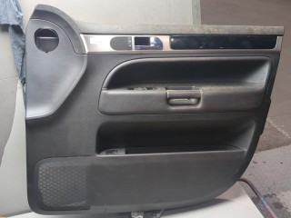 Дверная карта (Обшивка двери) правая передняя, Volkswagen Touareg 2006-2010