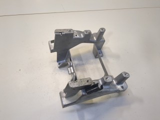 Кронштейн подлокотника левый передний Audi Q7 2009-2015, 7L0863345